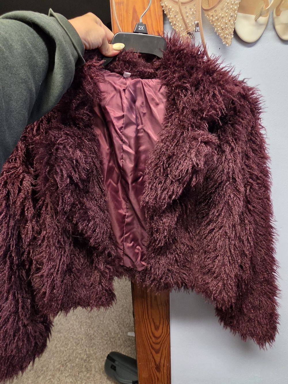 Commense Plush Faux Fur Cropped Jacket - Burgundy